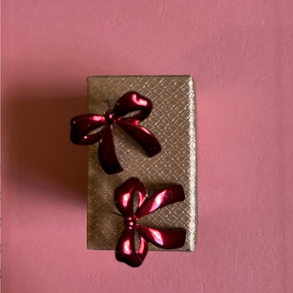 Red Bow fashion earrings for women, great condition perfect for any occasion - Picture 5 of 5